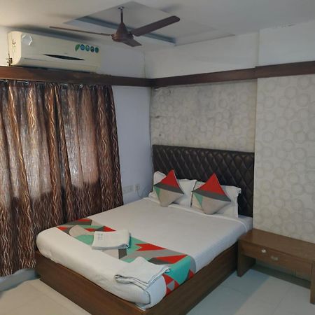 Отель Khaleej Residency Near U S Embassy Ченнаи Экстерьер фото