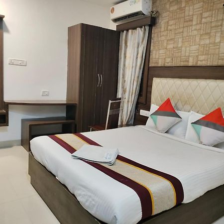 Отель Khaleej Residency Near U S Embassy Ченнаи Экстерьер фото