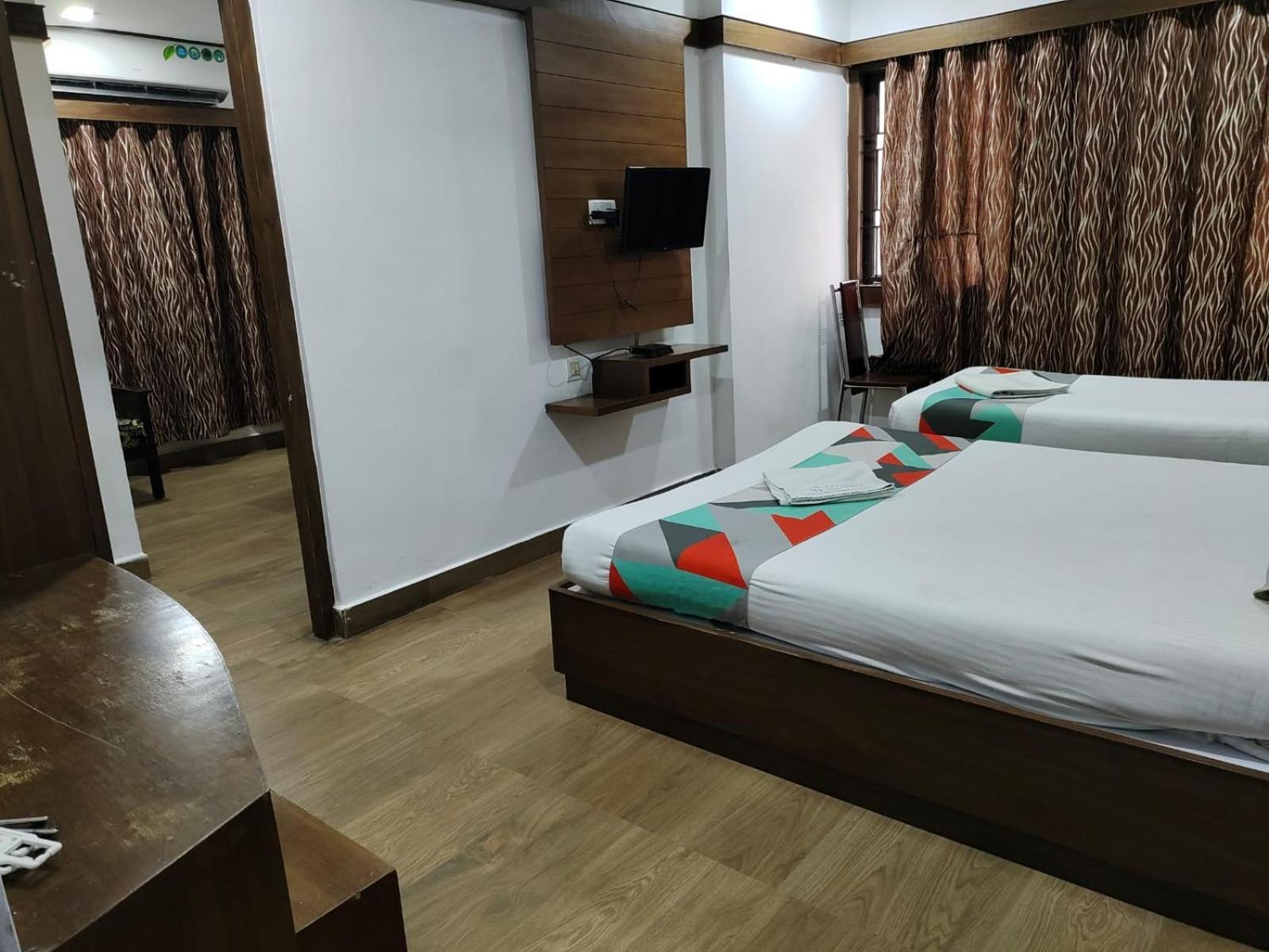 Отель Khaleej Residency Near U S Embassy Ченнаи Экстерьер фото